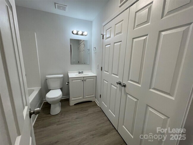 Building Photo - 7135 Ludwig Dr
