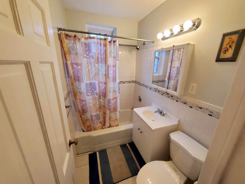 Building Photo - 16 Ware St