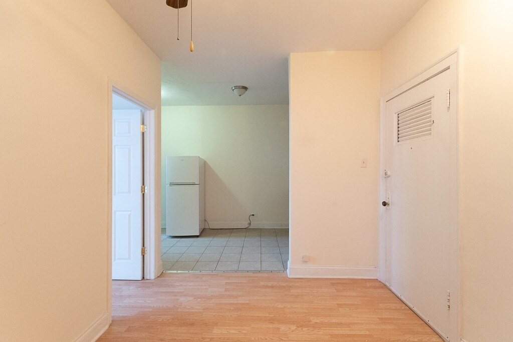 Building Photo - 4856 N Damen Ave