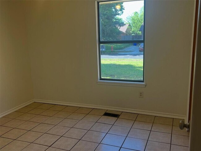 Building Photo - 2123 Teresa Dr