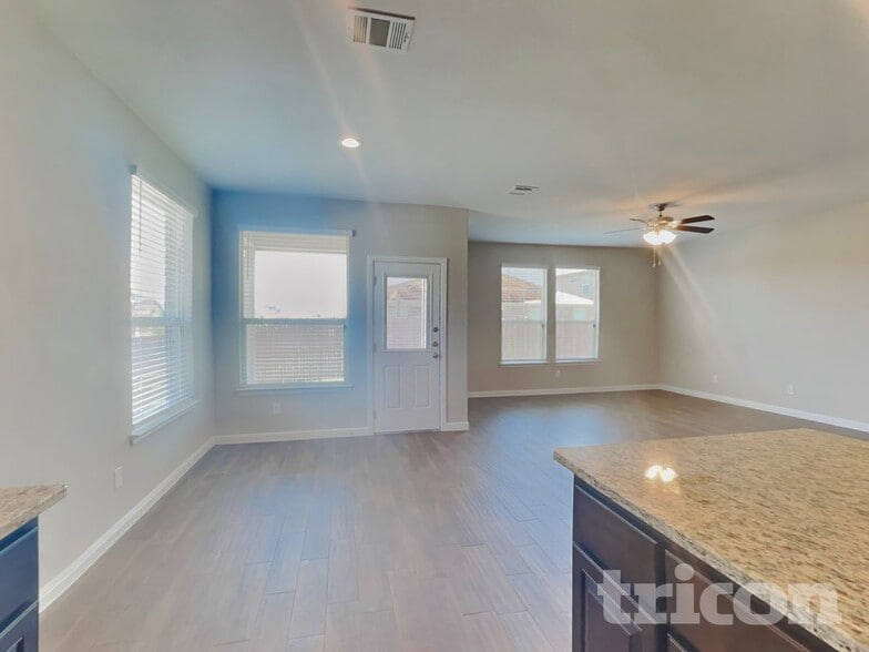 Building Photo - 9124 Highland Orchard Dr