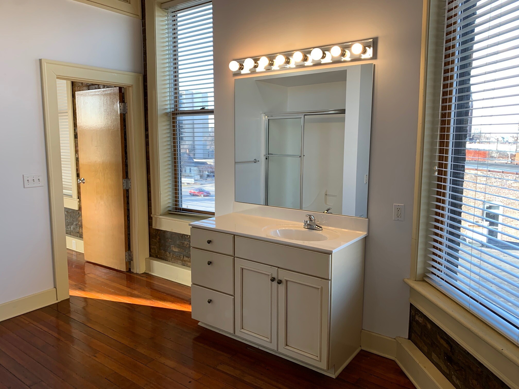 Building Photo - 515 N Main St