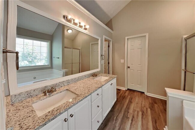 Building Photo - 1874 Manor Oak Ln NE
