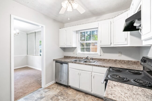 Building Photo - 1704 Hunting Creek Dr SE