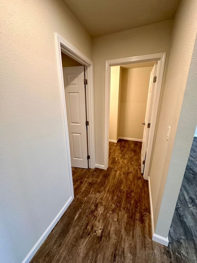 Building Photo - 1397 E Cypress Ave