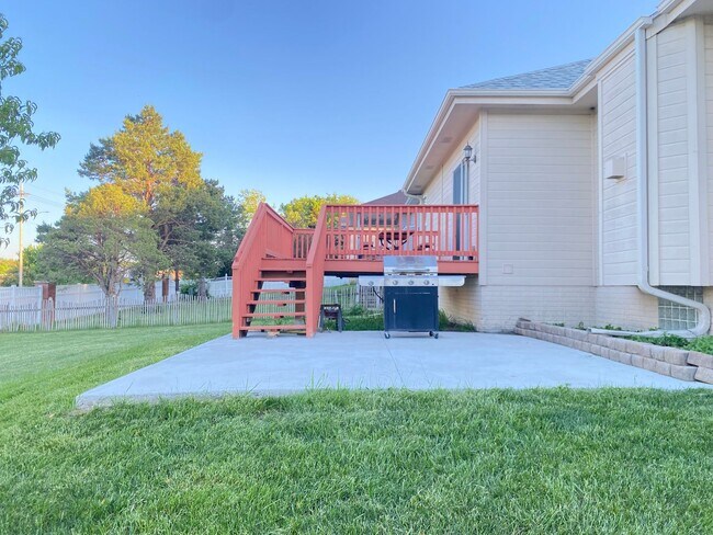 Building Photo - Stunning 5 bedrooms and 3 bathrooms in Wal...