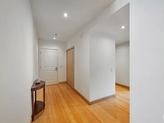 Building Photo - 368 Elm St