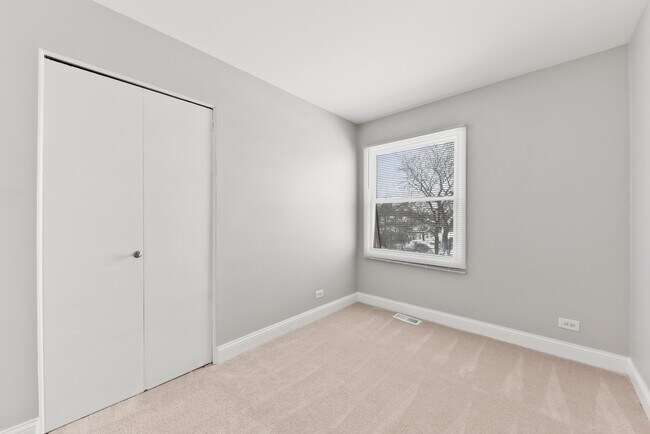 Building Photo - 1681 Queensbury Cir