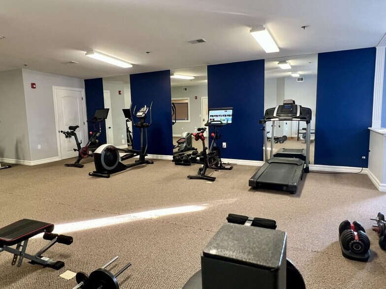 Building Photo - 524-532 Maple Ave