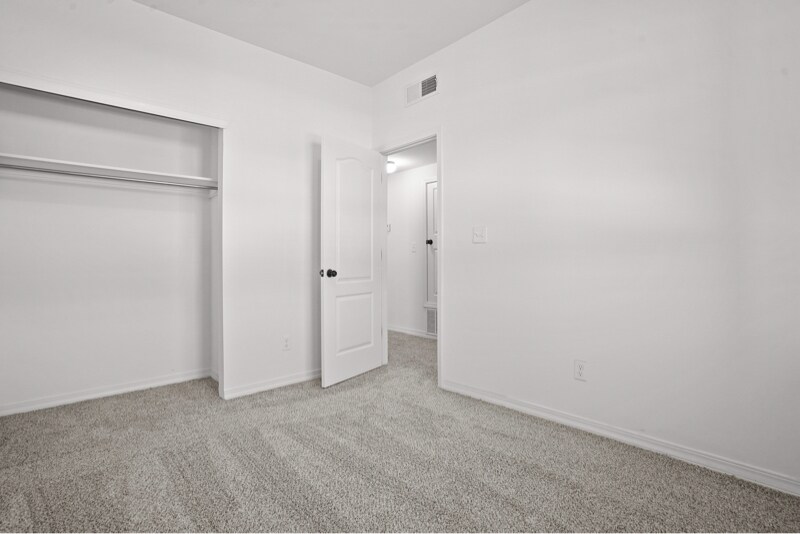 Building Photo - 608 Cedarwood Ave