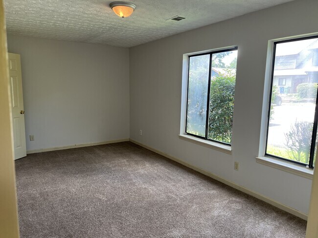 Building Photo - 5928 Trent Jones Way