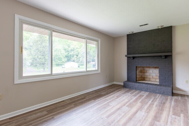 Building Photo - ONE YEAR LEASE WITH POSSIBLE LEASE PURCHAS...
