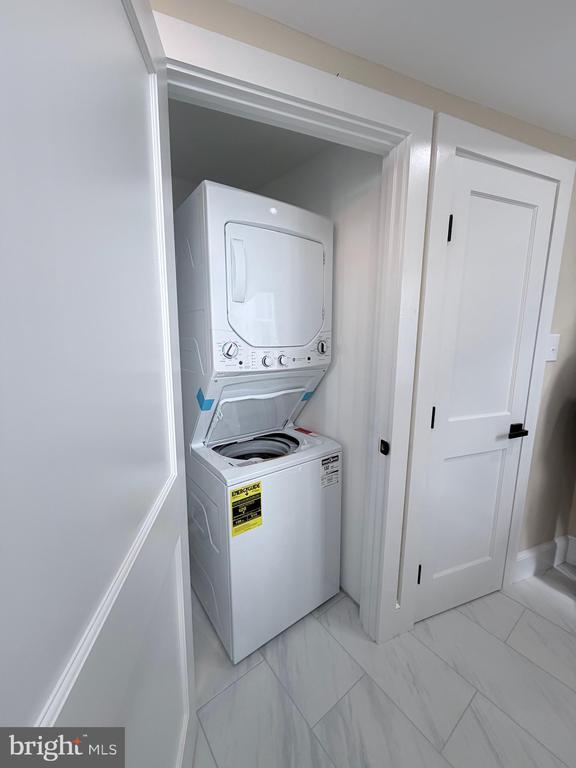 Building Photo - 216 S Henry St