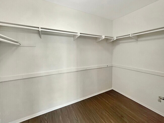 Building Photo - 9761 Claiborne Square