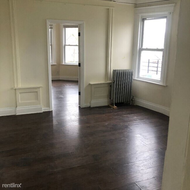 Building Photo - 3 br, 1 bath Apartment - 109 Chelsea Avenue