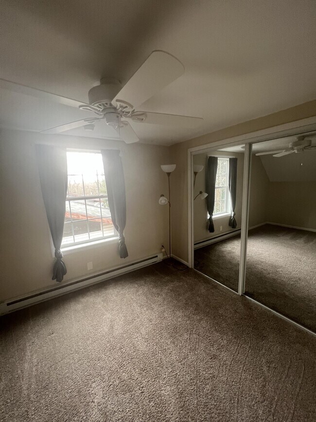 Building Photo - 1054 Ridgeway Ave