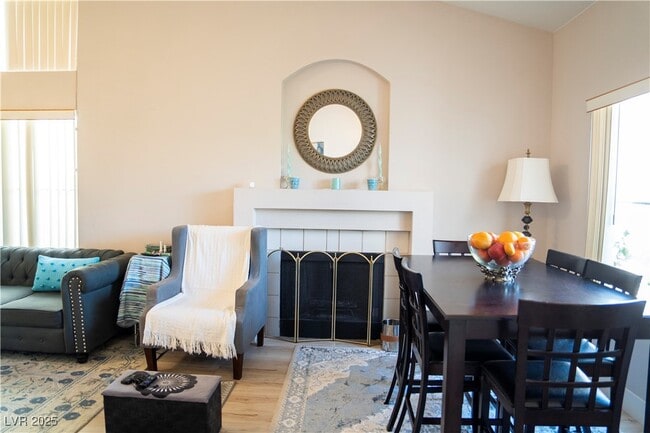 Building Photo - 1417 Country Hollow Dr