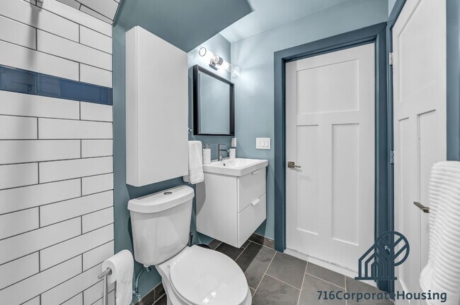 Building Photo - Furnished 2-Bedroom, 2-Bath Apartment near the Medical Campus