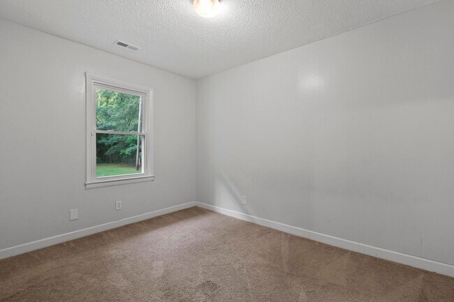 Building Photo - 2080 Dawson Cabin Rd