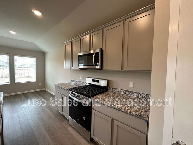 Building Photo - 10516 SW 41st Pl