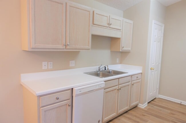 Building Photo - 205 Pelham Square Way