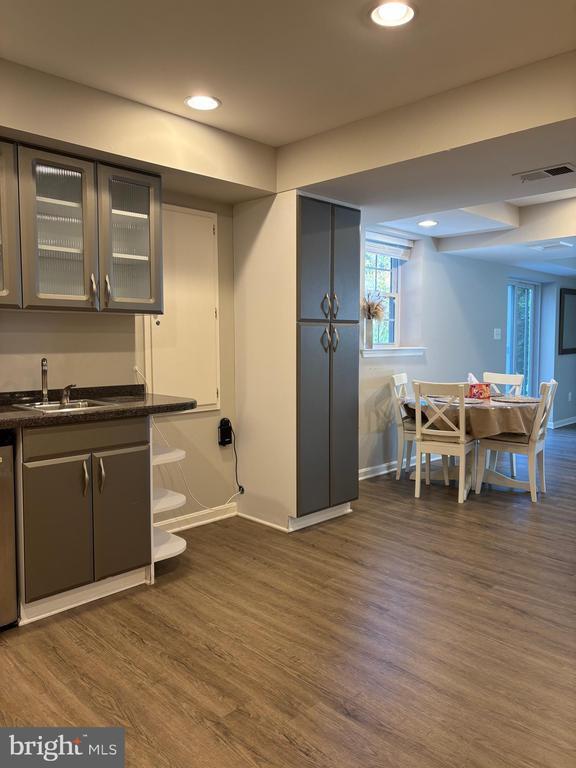 Building Photo - 9830 Meadow Valley Dr