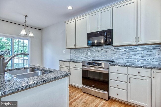 Building Photo - 208 Croft Square