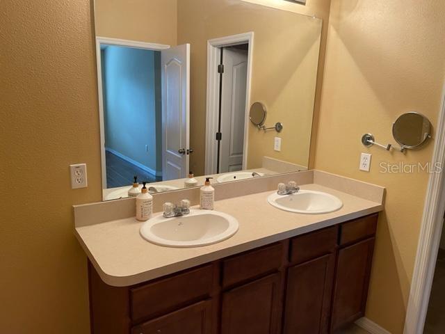 Building Photo - 5518 Kinglethill Dr