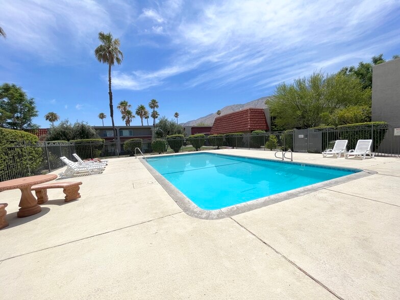 Building Photo - 2230 N Indian Canyon Dr