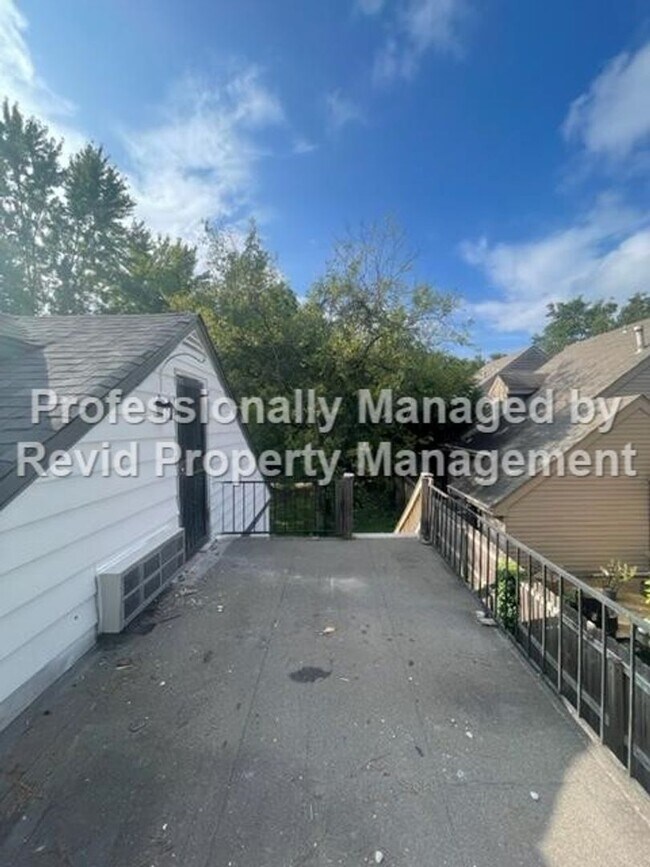 Building Photo - 3523 Barwood Cir