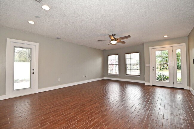 Building Photo - Colonialtown North 3BR – Prime Mills 50 Location