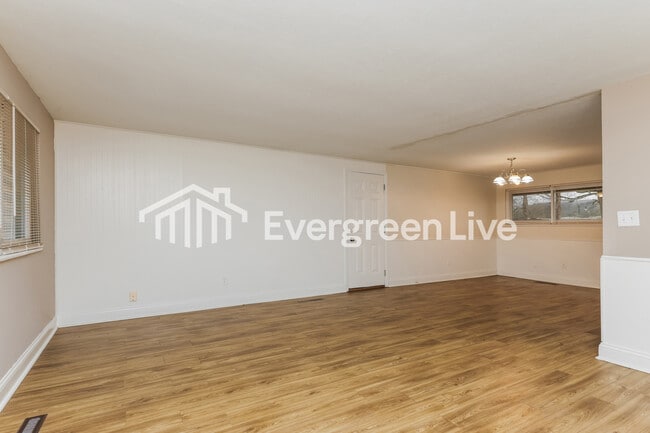 Building Photo - 4760 Rolling St