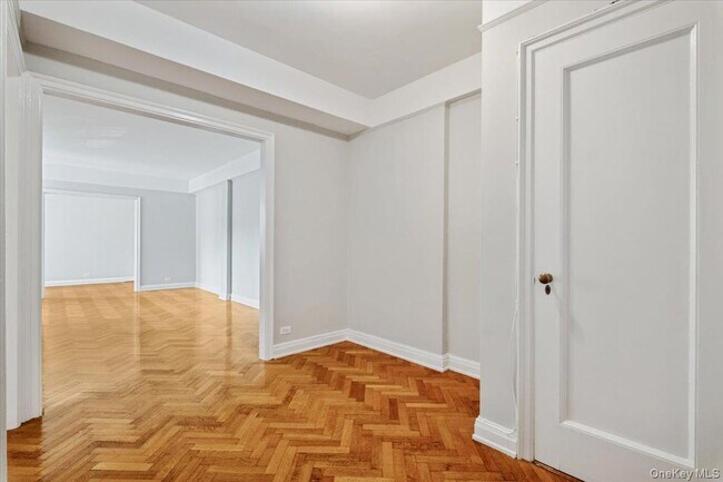 Building Photo - 45 Popham Rd
