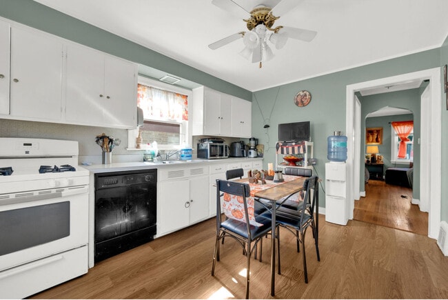 Building Photo - 9427 S Utica Ave