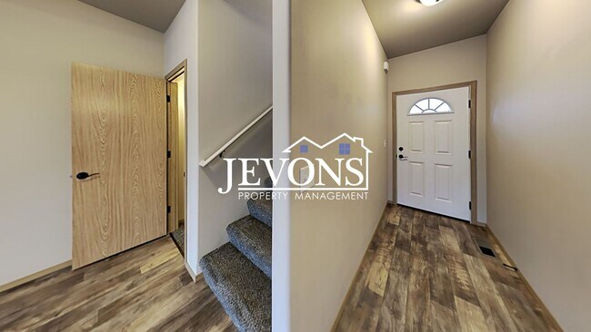 Building Photo - 702 N 29th Ave