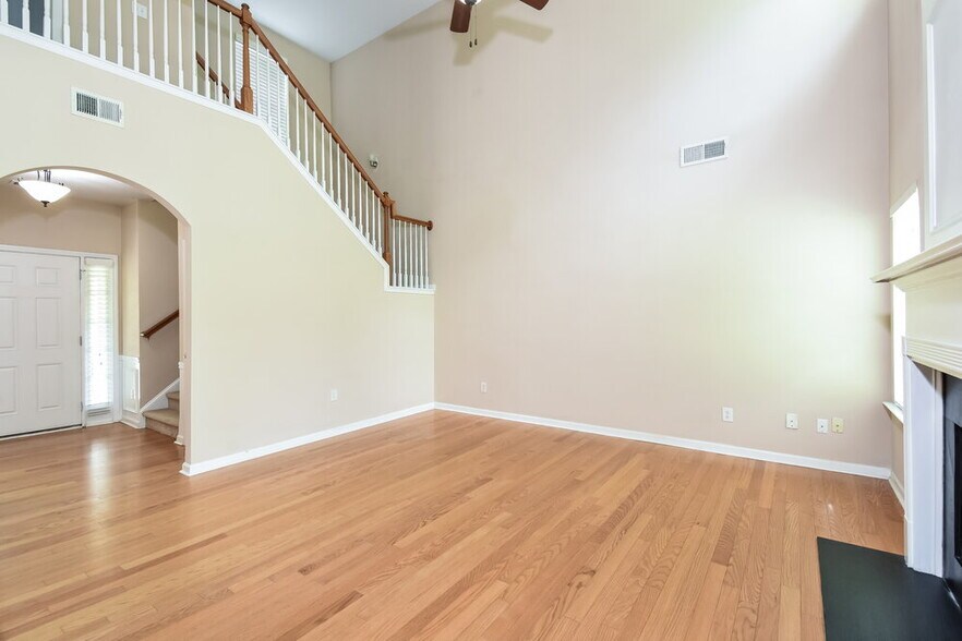 Building Photo - 410 Deepstream Crossing