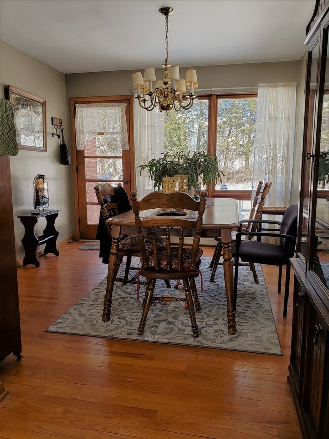 Building Photo - Beautiful brick 3 bedroom home in a country setting on 1.5 acres