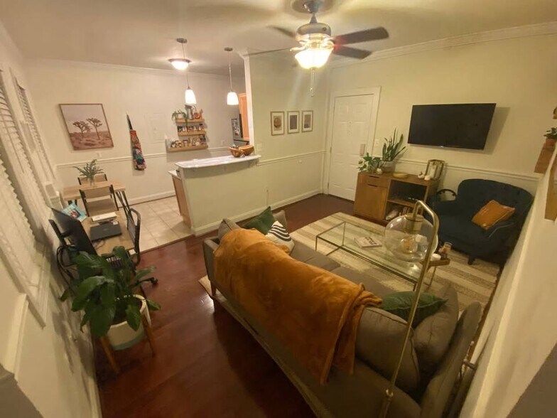 Building Photo - 315 Evarts St NE