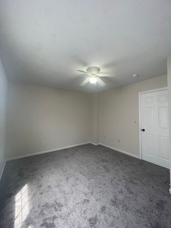 Building Photo - 1334 Devon Ln