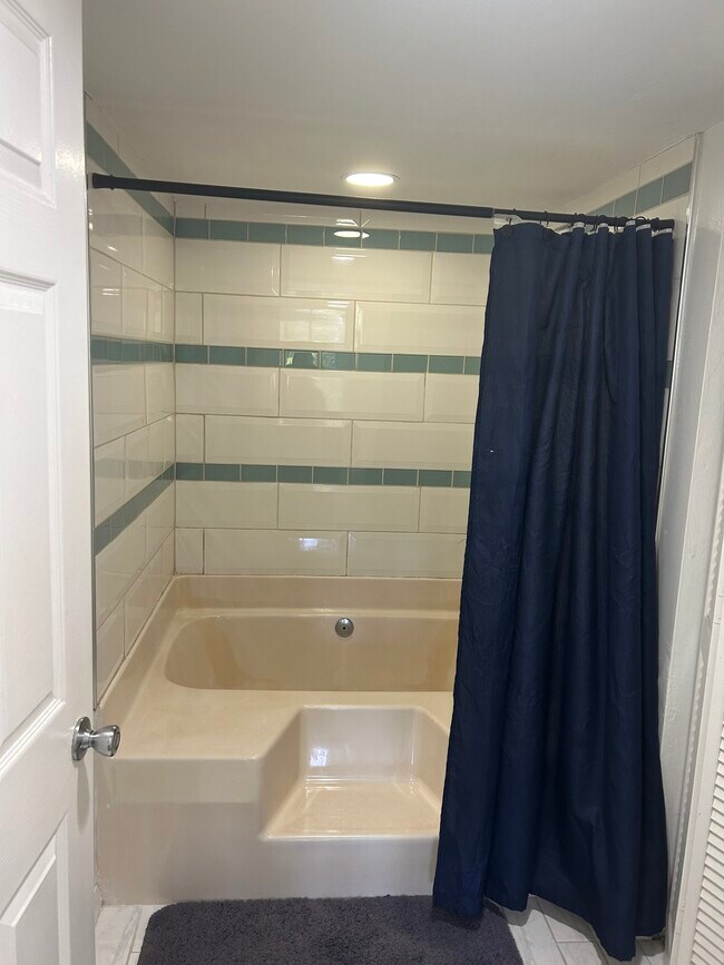 Building Photo - 15171 Cedarwood Ln