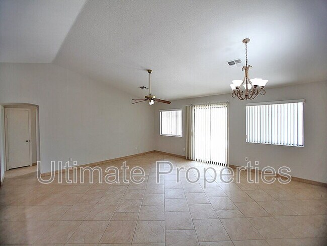 Building Photo - 4611 N 87th Ave