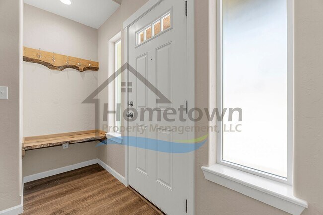 Building Photo - 3 Bedroom 3 Bathroom Home with Attached Ga...