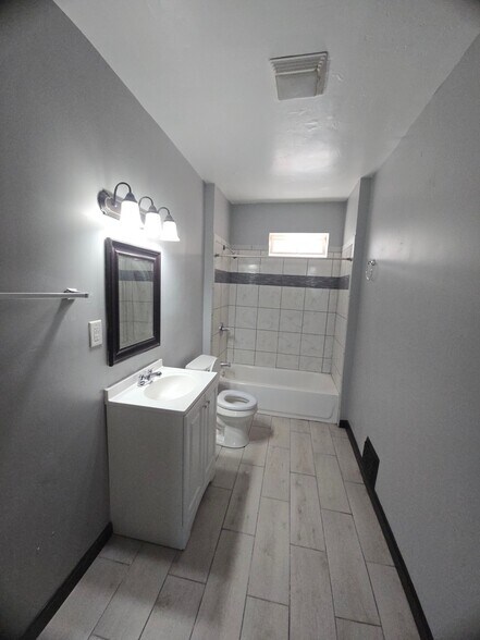 Building Photo - 3566 Vine St