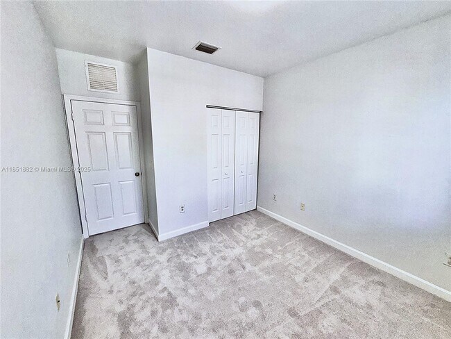 Building Photo - 2933 SE 2nd Dr