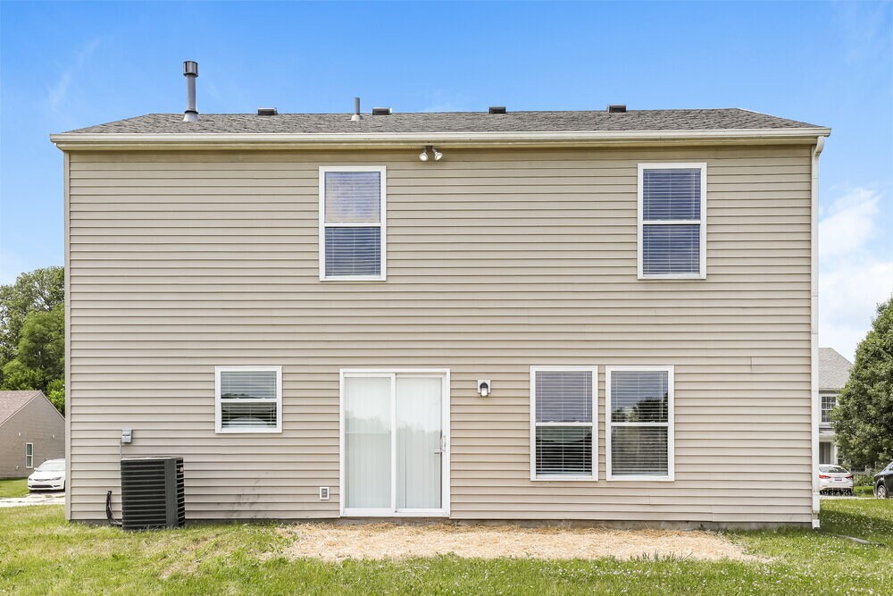 Building Photo - 11351 N Creekside Dr