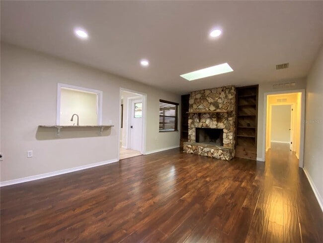 Building Photo - 214 Stevenage Dr