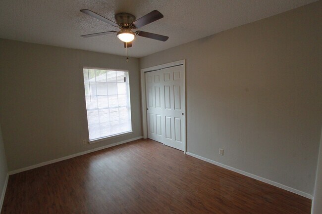 Building Photo - East Austin 4BR Gem on Cul-de-Sac w/ Spacious Lot & Updates