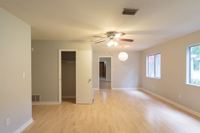 Building Photo - 1837 Devra Dr