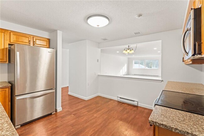 Building Photo - 30 Argyle Ave