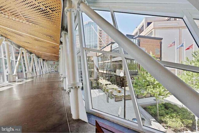 Building Photo - 900 N Stafford St